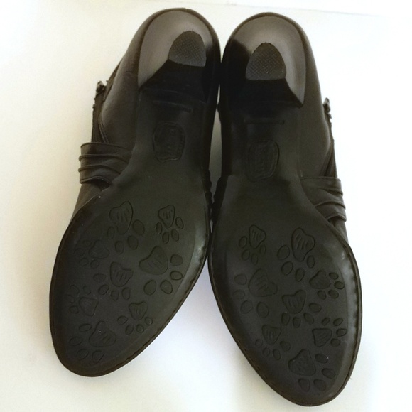 BORN Black Leather Stacked Heel Booties Size 11 - Picture 5 of 8